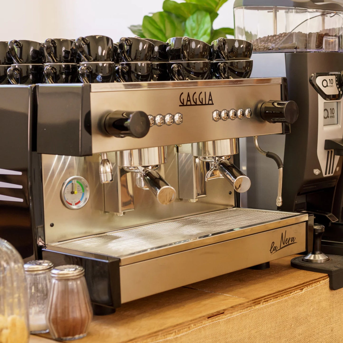 Cafetera Automática Profesional Italiana Gaggia La Nera Compact 2 Grupos